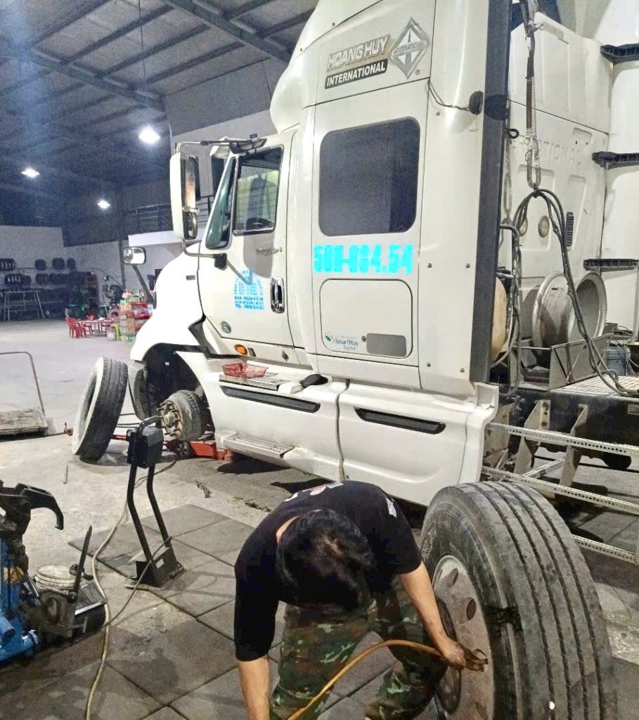 VÁ VỎ DI ĐỘNG BIÊN HÒA