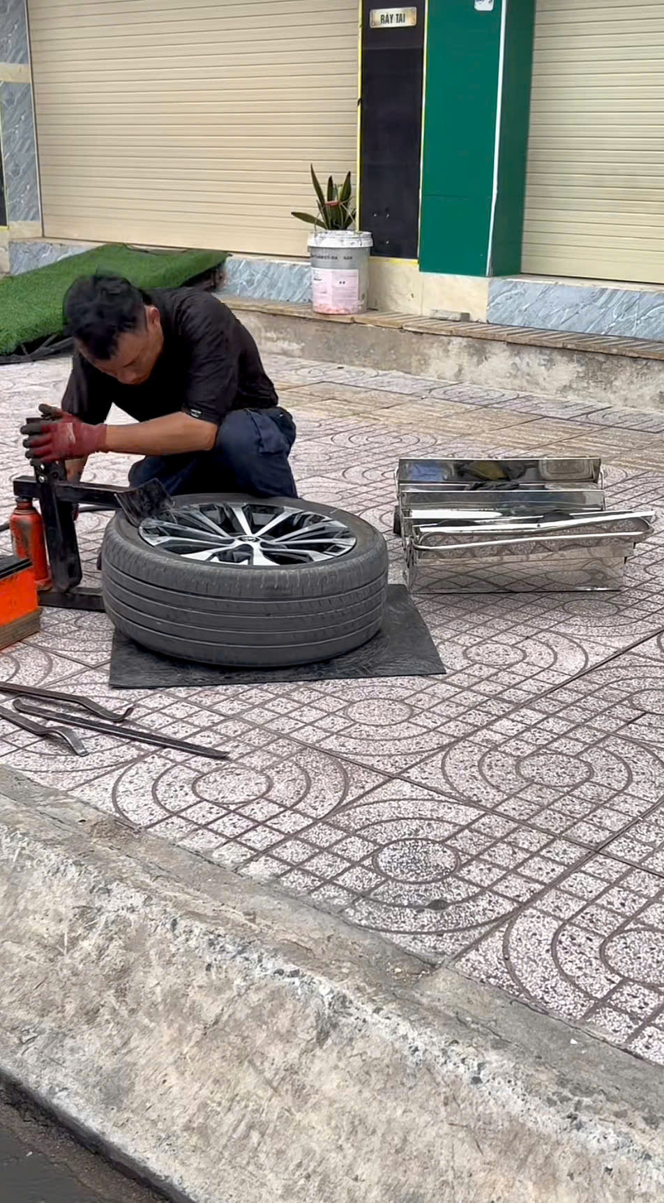 Vá vỏ ô tô tận nơi