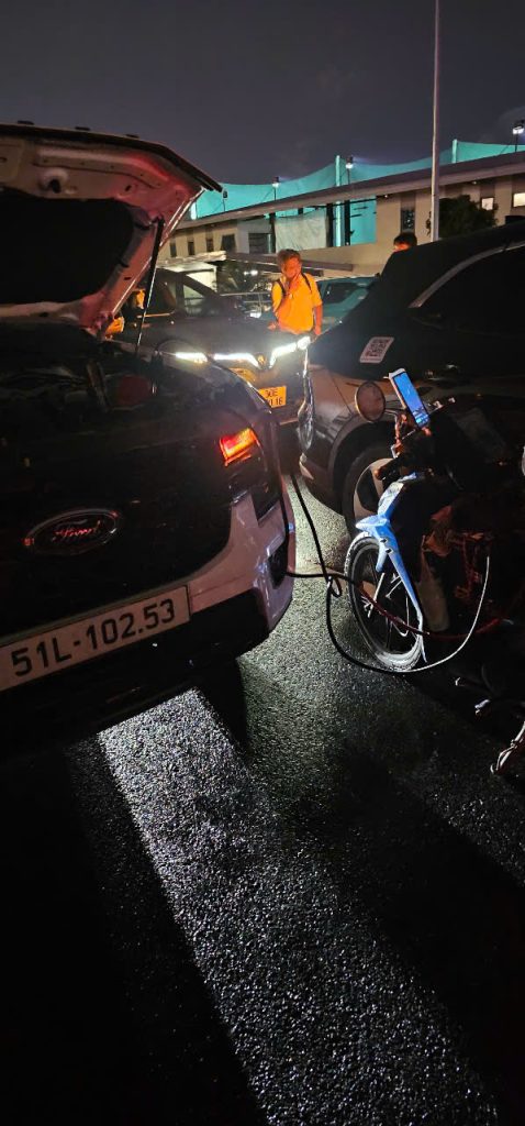 VÁ VỎ DI ĐỘNG BIÊN HÒA