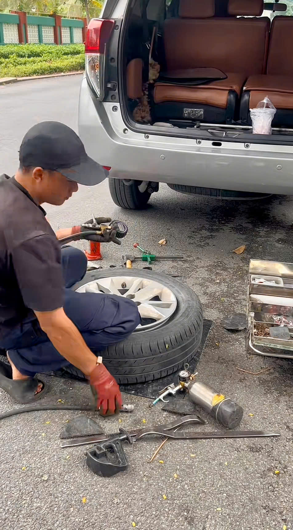 vá vỏ gần Tôn Đức Thắng