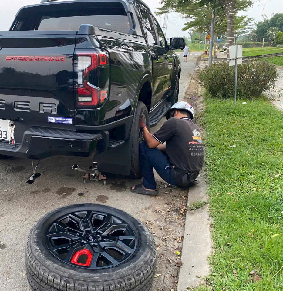 VÁ VỎ DI ĐỘNG BIÊN HÒA