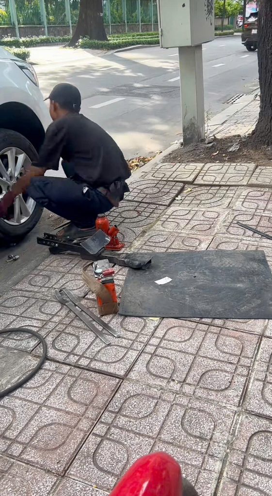 VÁ VỎ DI ĐỘNG BIÊN HÒA