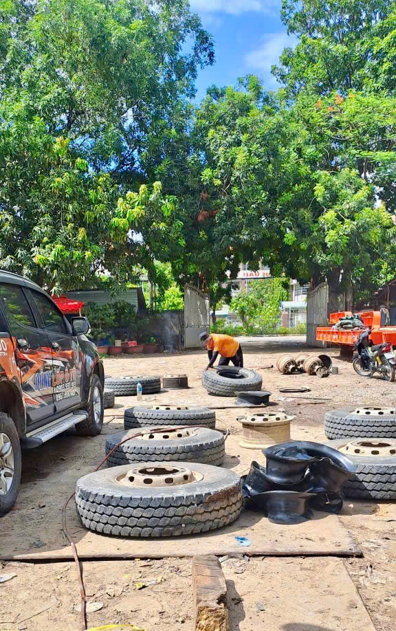 vá vỏ xe ô tô lưu động Ninh Kiều