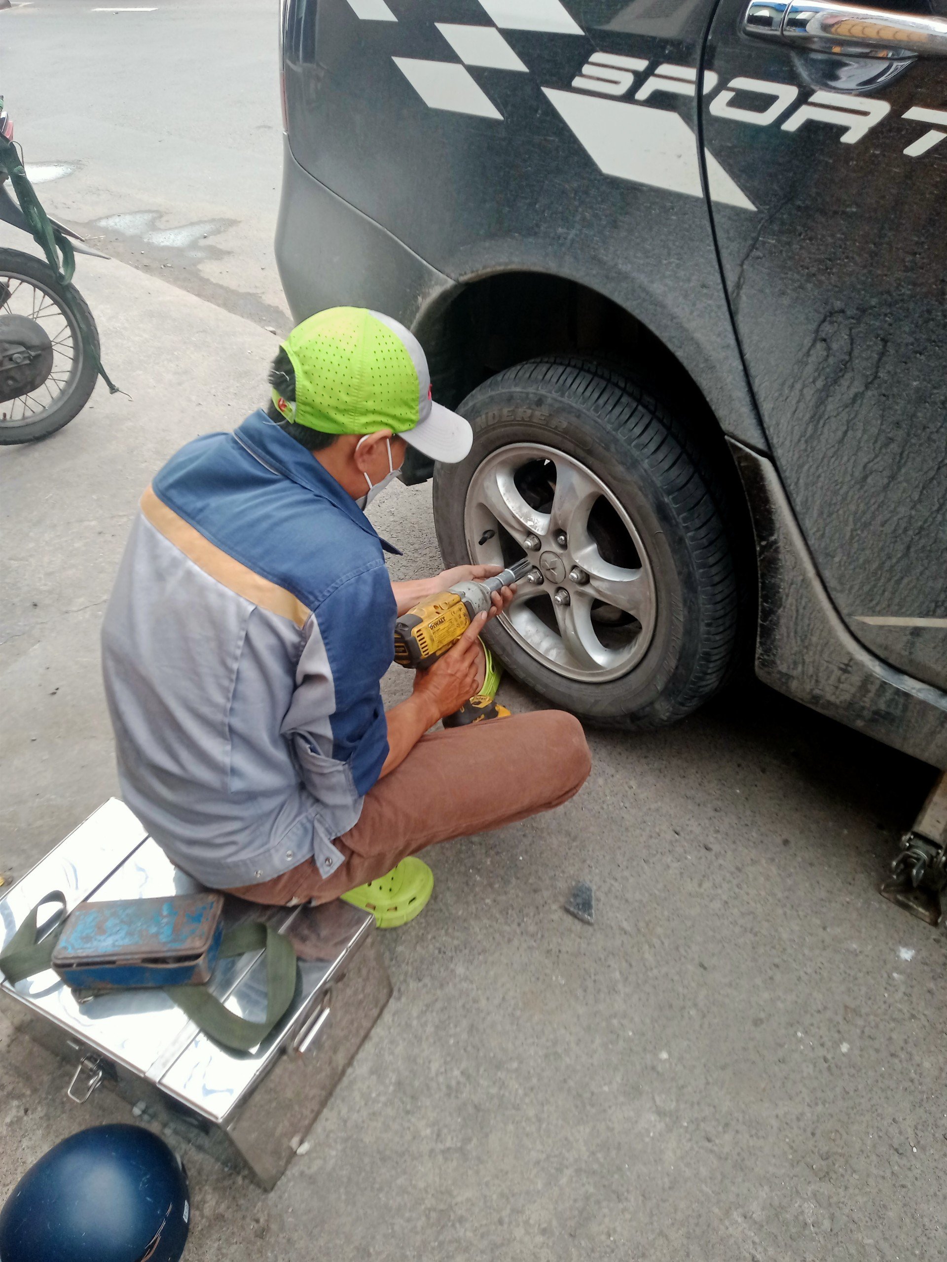 vá vỏ ô tô Thuận An 24h