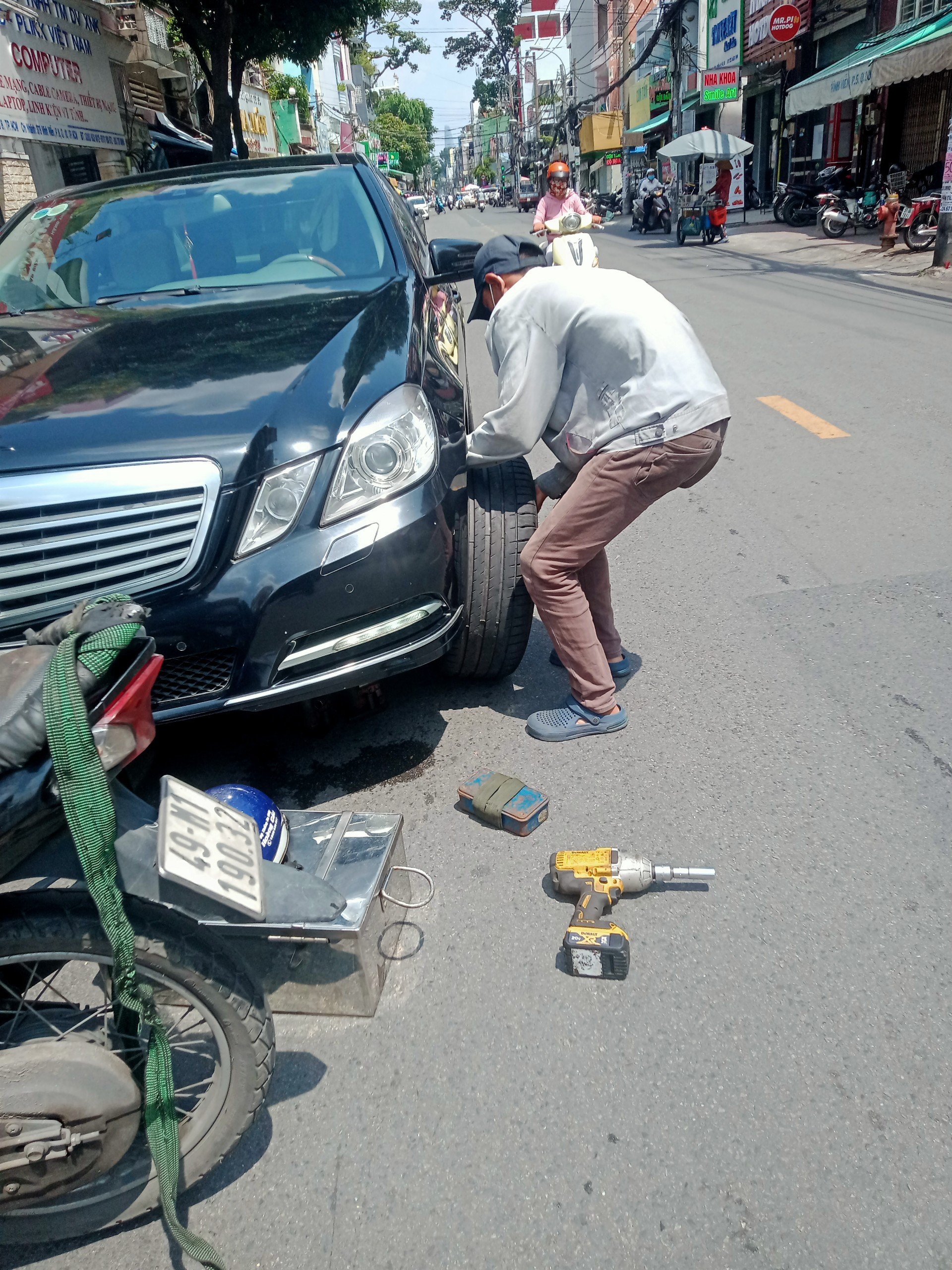 vá vỏ xe ô tô Bắc Tân Uyên
