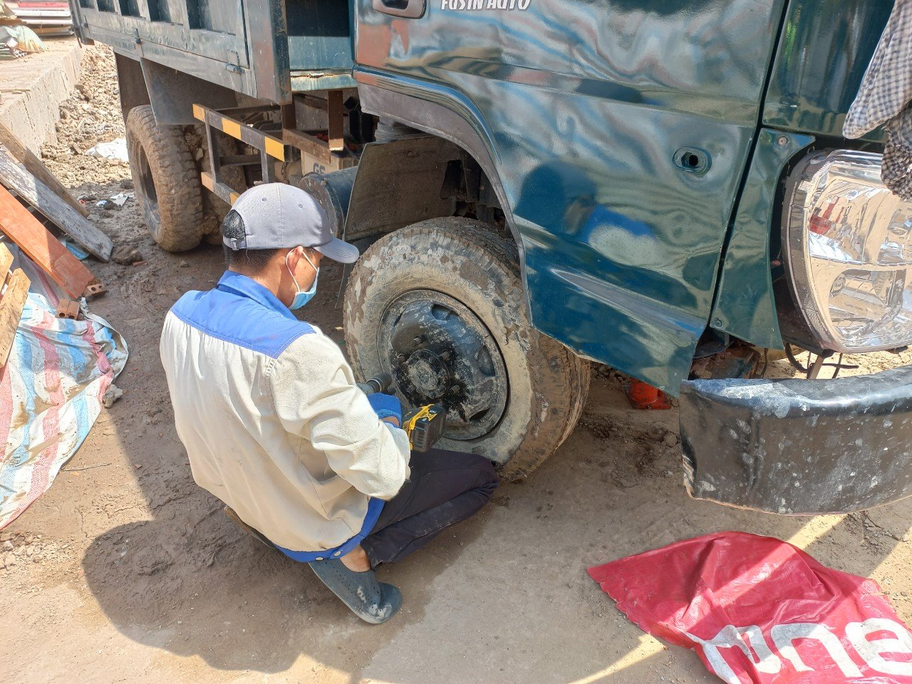 vá lốp xe hơi Bình Dương 24/24