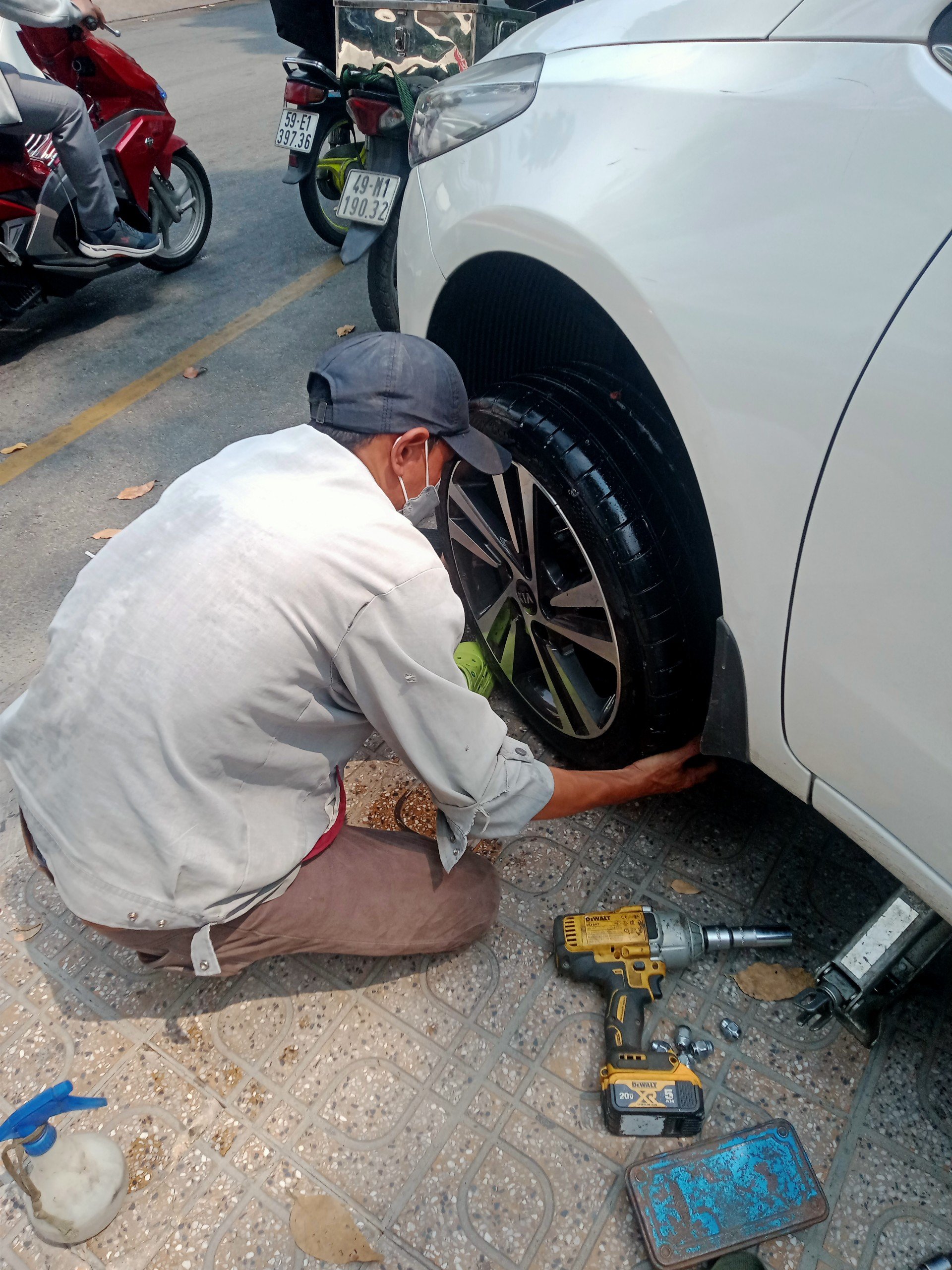 thay bánh xe ô tô tận nơi